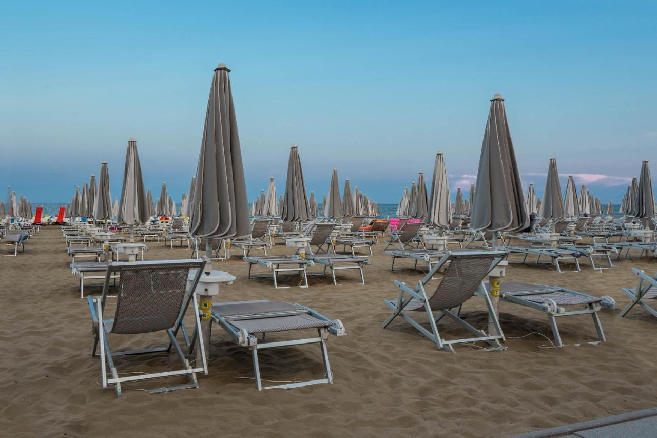 Hotel Delaville Frontemare Lido di Jesolo Exterior foto
